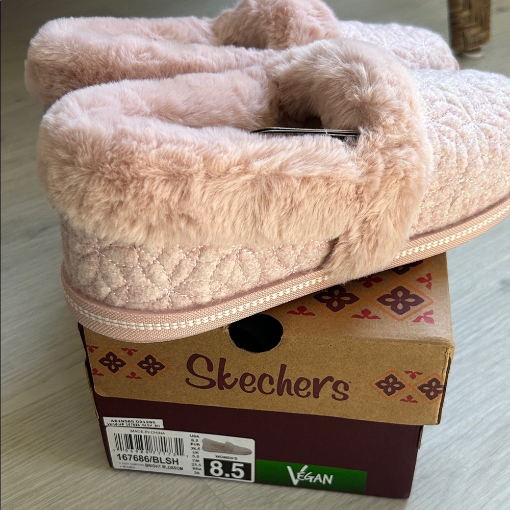 Skechers Women's Pink Quilted Slippers - Picture 2 of 4